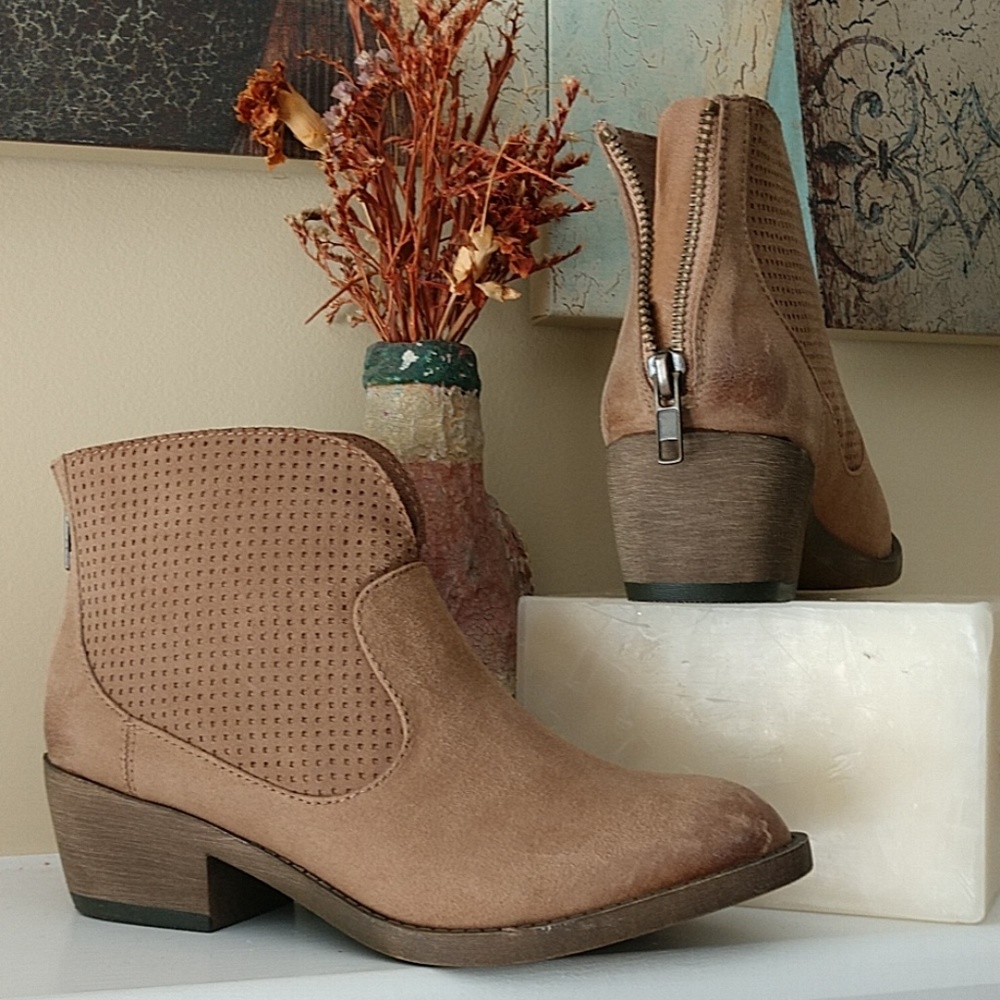 NEW Womens Western Ankle Boots Bootie Distressed Tan Sand Soft Back Zip POP 6.5M - Picture 3 of 8